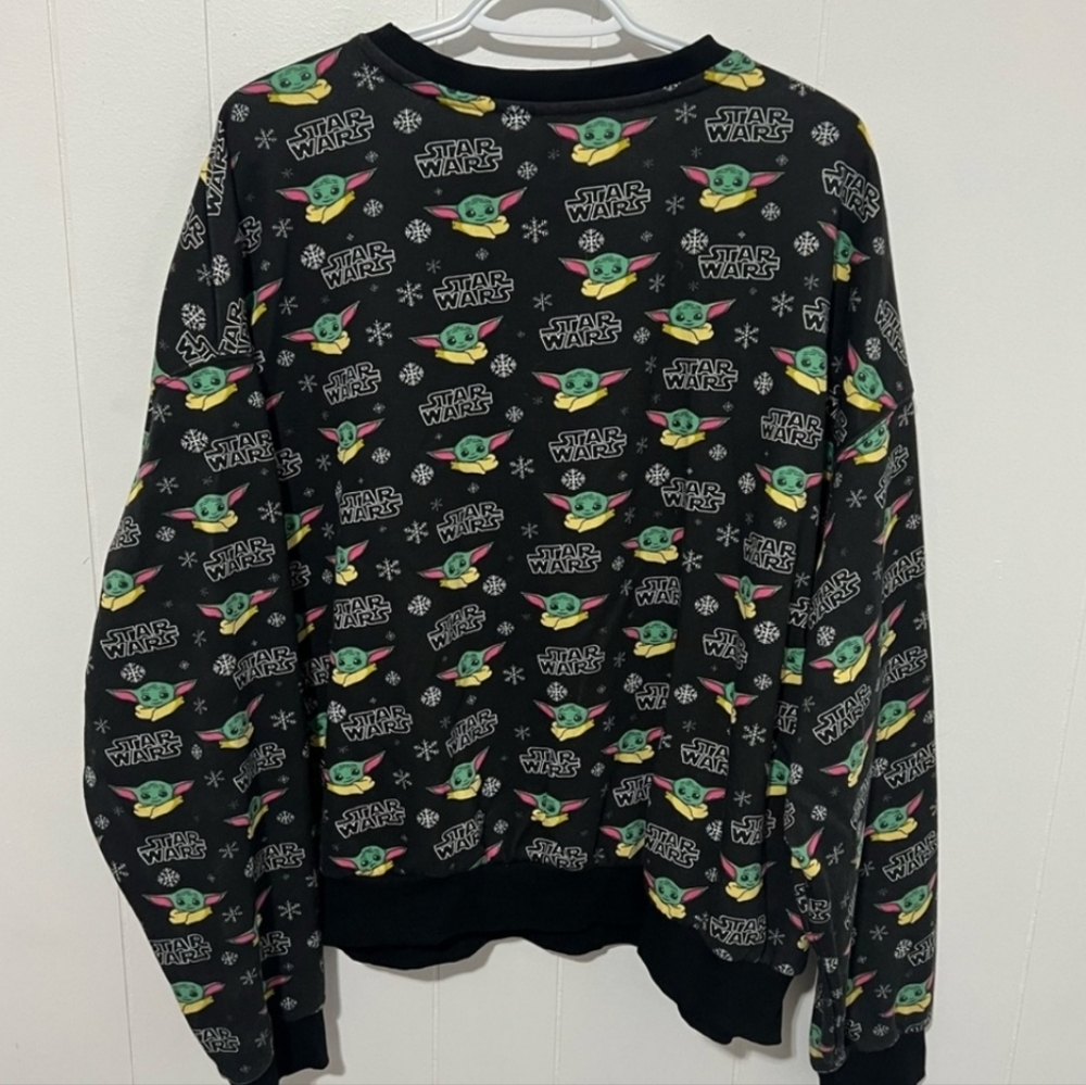 Euc Divided/ H&M size 4X Star Wars baby Yoda sweater